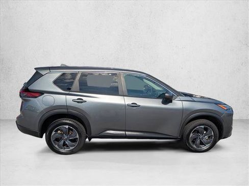 Used 2025 Nissan Rogue SV FWD image 4