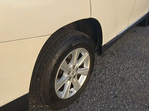 Used 2013 Toyota Highlander FWD image 9