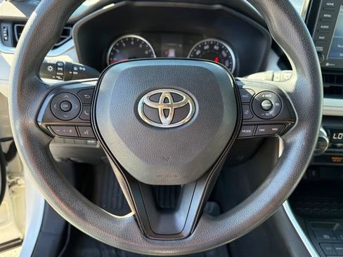Used 2020 Toyota RAV4 XLE w/ Convenience Package FWD image 31