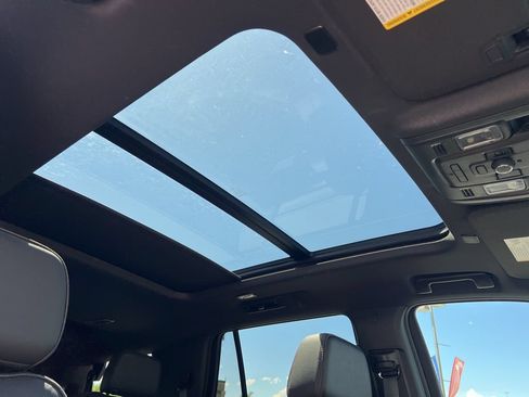 Used 2024 Chevrolet Tahoe RST w/ Luxury Package AWD/4WD image 19