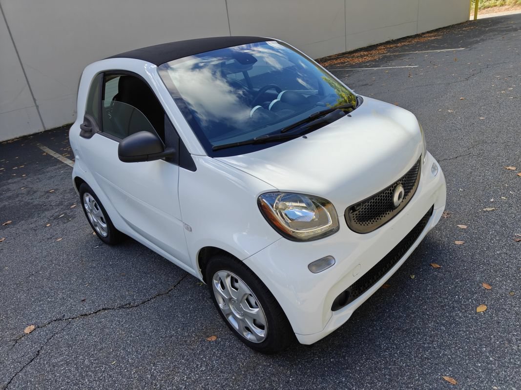 Used 2017 smart fortwo pure RWD image 25