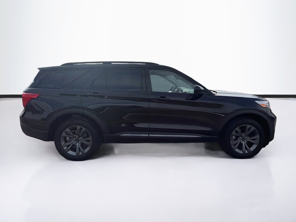 Used 2024 Ford Explorer XLT w/ Equipment Group 202A AWD/4WD image 4