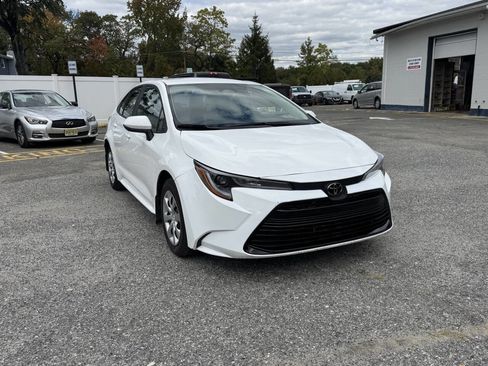 Used 2024 Toyota Corolla LE image 4