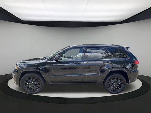 Used 2017 Jeep Grand Cherokee Altitude AWD/4WD image 4