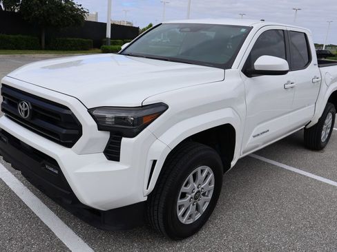 Certified 2025 Toyota Tacoma SR5 image 2