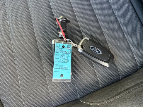 Used 2017 Ford Edge SE FWD image 34