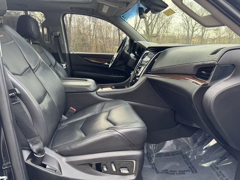 Used 2018 Cadillac Escalade ESV Luxury image 7