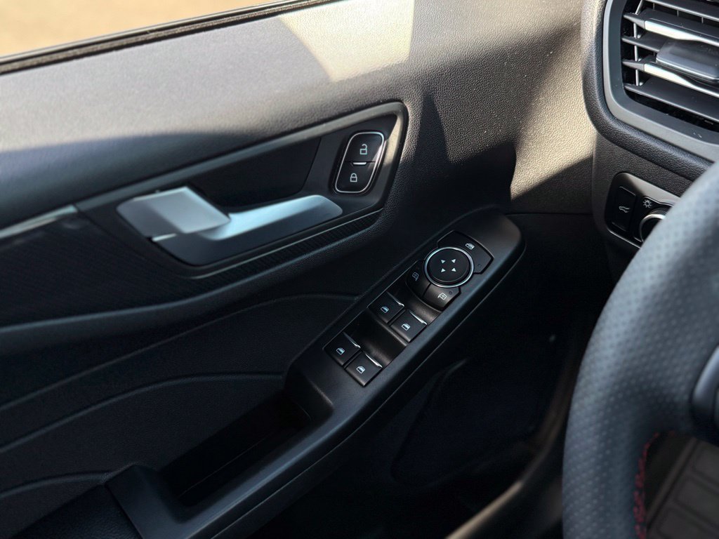Used 2023 Ford Escape ST-Line w/ Tech Pack #1 FWD image 25