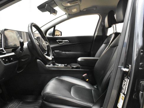 Used 2024 Kia Sportage EX FWD image 3