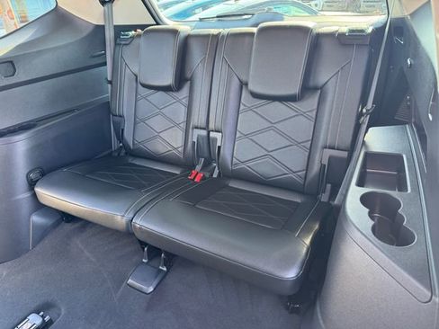 Used 2025 Volkswagen Atlas SE w/ Panoramic Sunroof Package AWD/4WD image 18