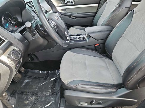 Used 2017 Ford Explorer XLT w/ Equipment Group 202A image 16