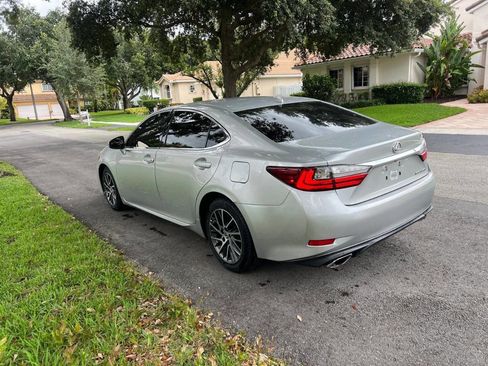 Used 2017 Lexus ES 350 w/ Luxury Package FWD image 4
