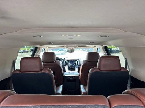 Used 2020 Cadillac Escalade ESV Luxury AWD/4WD image 12