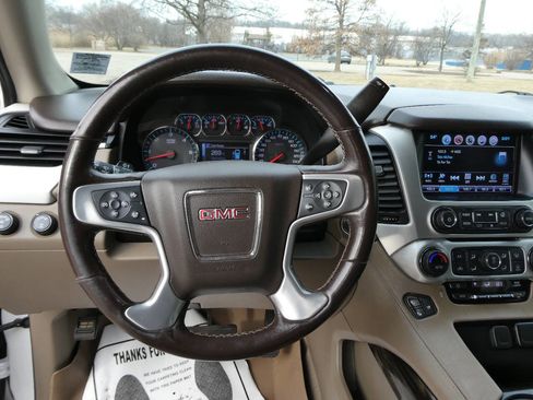 Used 2019 GMC Yukon XL SLT w/ Premium Edition AWD/4WD image 11