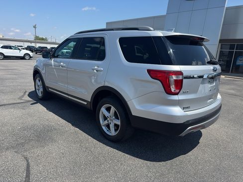 Used 2017 Ford Explorer XLT w/ Equipment Group 202A AWD/4WD image 5