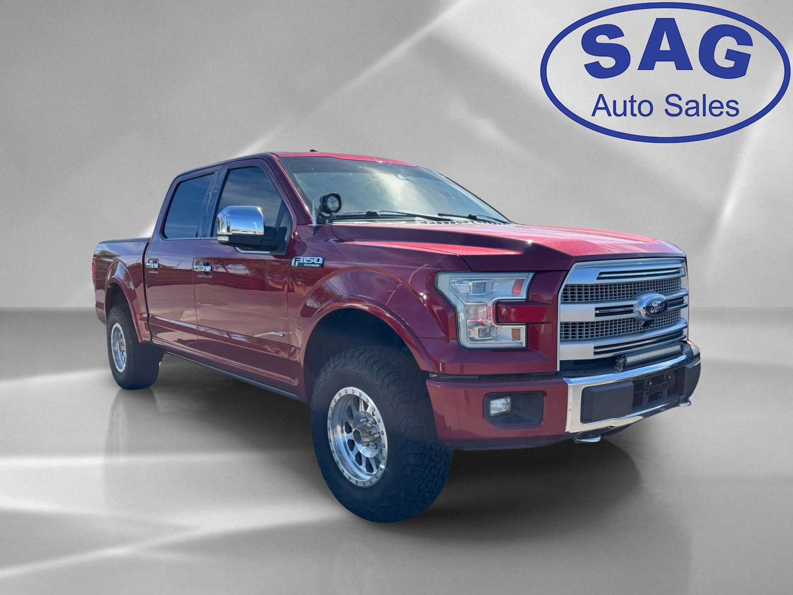 Used 2015 Ford F150 Platinum w/ Equipment Group 701A Luxury AWD/4WD image 2