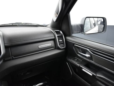 Used 2024 RAM 1500 Laramie AWD/4WD image 13