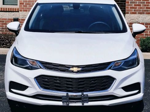 Used 2018 Chevrolet Cruze LT w/ Convenience Package FWD image 7