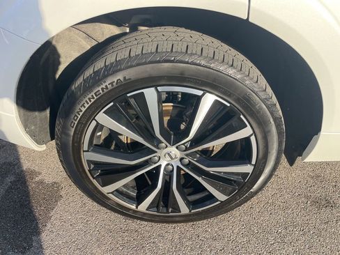 Certified 2023 Volvo XC60 B5 Plus w/ Climate Package image 15