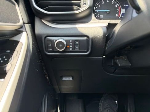 Used 2021 Ford Explorer XLT w/ Equipment Group 202A AWD/4WD image 19