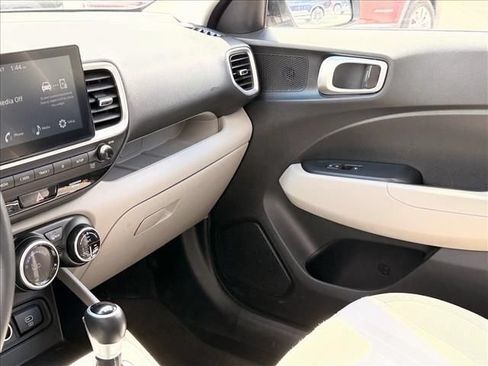 Used 2025 Hyundai Venue SEL FWD image 13