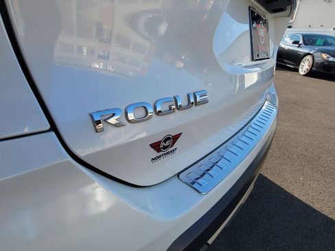 Used 2018 Nissan Rogue SV w/ Premium Package AWD/4WD image 33