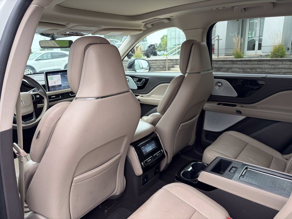 Used 2020 Lincoln Aviator Reserve w/ Equipment Group 202A AWD/4WD image 13