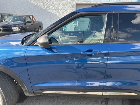 Used 2022 Ford Explorer XLT image 5