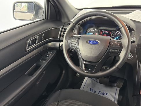 Used 2018 Ford Explorer XLT image 16