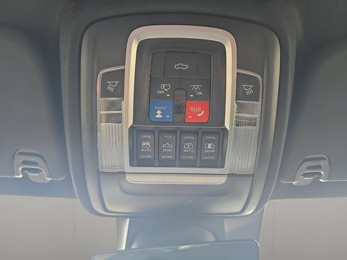 Used 2023 RAM 1500 Laramie AWD/4WD image 19