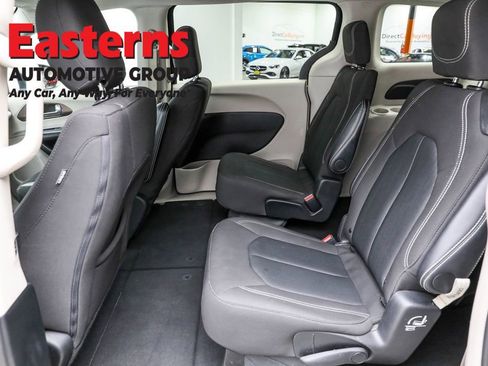 Used 2024 Chrysler Voyager LX image 21