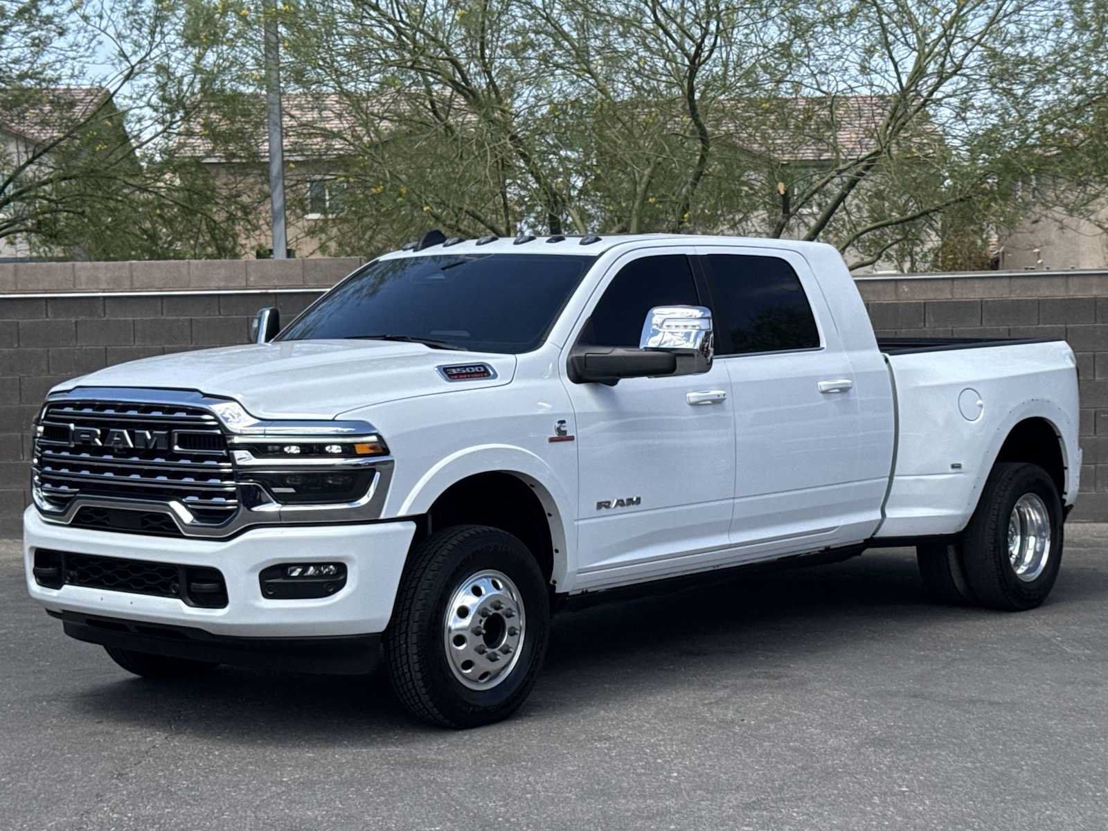Used 2025 RAM 3500 Longhorn AWD/4WD image 4