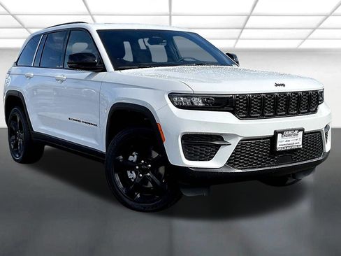 New 2025 Jeep Grand Cherokee Altitude AWD/4WD image 1