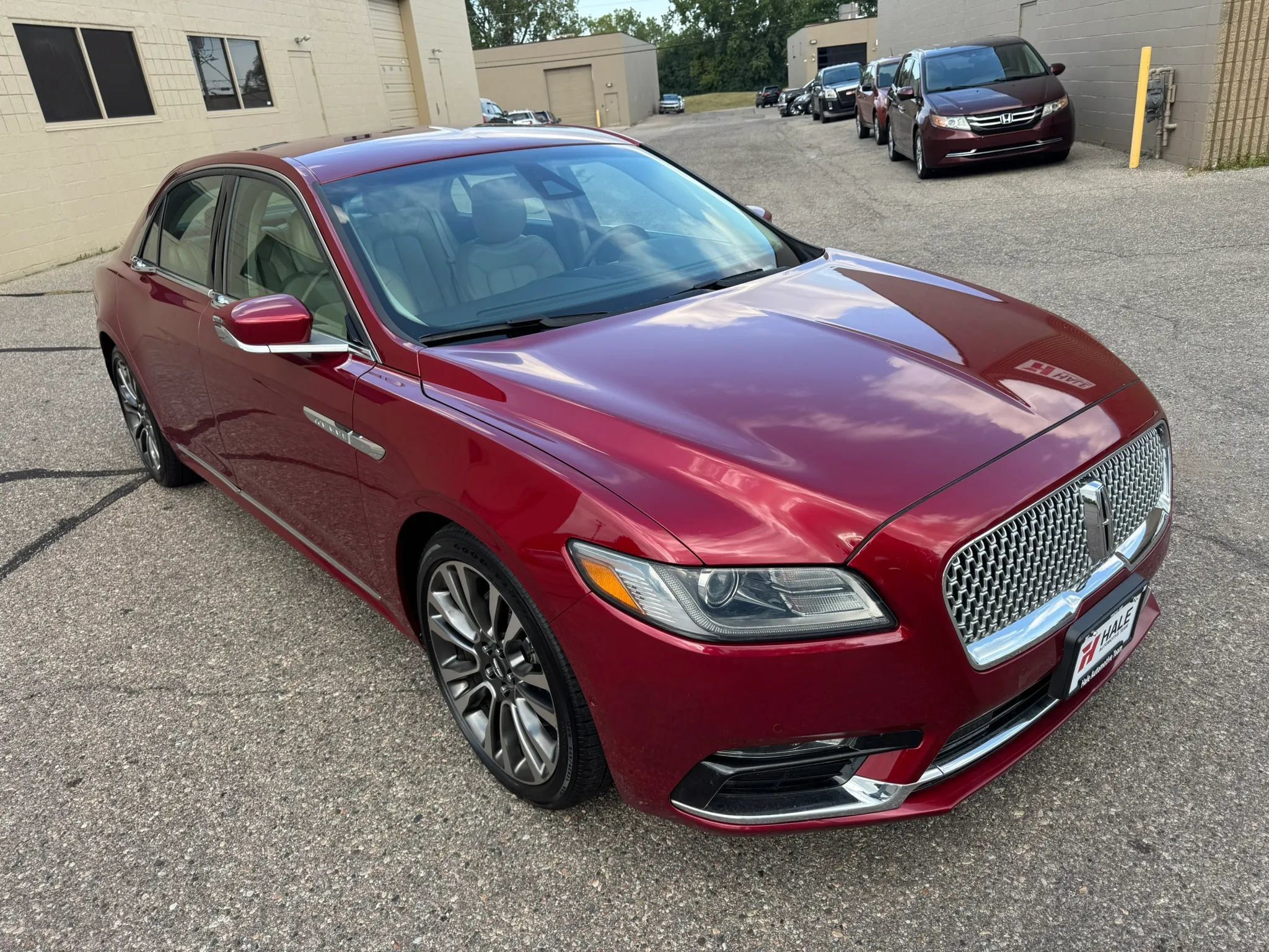 Used 2017 Lincoln Continental Select w/ Technology Package FWD image 13
