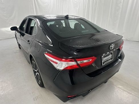 Used 2020 Toyota Camry SE FWD image 5