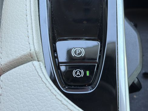 Used 2022 Volvo XC90 T6 Momentum w/ Climate Package AWD/4WD image 9