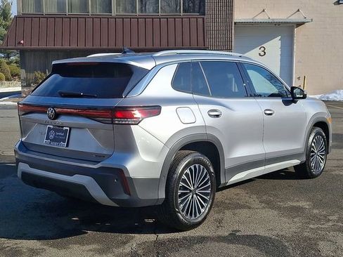 Certified 2025 Volkswagen Tiguan S w/ 18" Wheel Package image 11