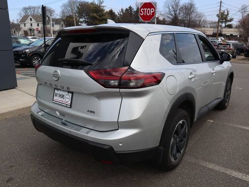 Certified 2025 Nissan Rogue SV AWD/4WD image 6