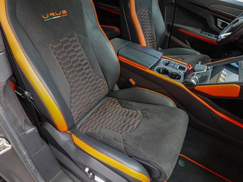 Used 2022 Lamborghini Urus AWD/4WD image 9