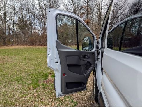 Used 2023 Ford Transit 350 XLT image 13