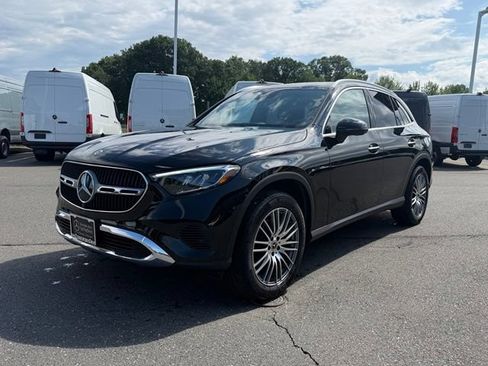 Used 2026 Mercedes-Benz GLC 300 4MATIC image 3