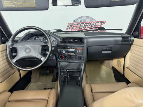 Used 1991 BMW 325i Convertible image 28