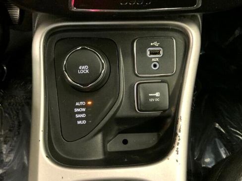 Used 2018 Jeep Compass Latitude image 17