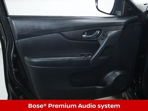 Used 2019 Nissan Rogue SV w/ Premium Package image 16