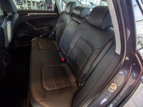 Used 2018 Volkswagen Passat 2.0T SE image 16