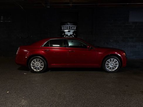 Used 2013 Chrysler 300 AWD w/ Driver Convenience Group image 7