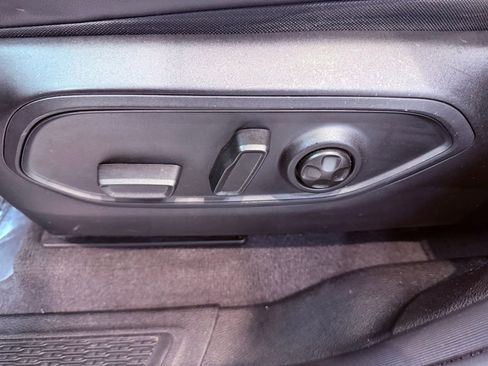 Used 2022 Jeep Grand Cherokee L Limited w/ Luxury Tech Group II image 24