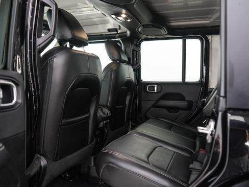 Used 2022 Jeep Wrangler Unlimited Sahara w/ Cold Weather Group AWD/4WD image 17