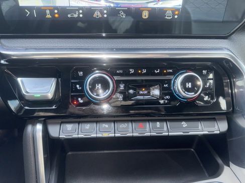 Used 2024 GMC Sierra 3500 Denali w/ Denali Reserve Package image 30