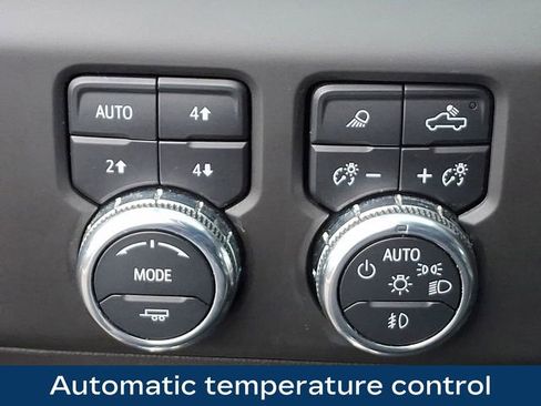 Used 2023 GMC Sierra 1500 AT4 w/ AT4 Premium Package AWD/4WD image 11